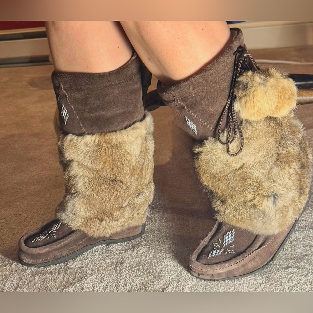 Traditional mid calf mukluks with gum rubber sole - Picture 3 of 6